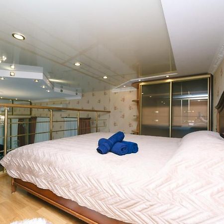 Stylish Two-Level Flat 2 Min From Khreschatyk Kiev Exterior foto