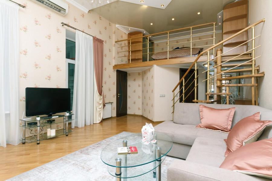 Stylish Two-Level Flat 2 Min From Khreschatyk Kiev Exterior foto
