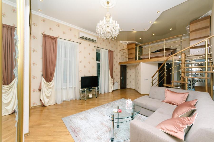 Stylish Two-Level Flat 2 Min From Khreschatyk Kiev Exterior foto