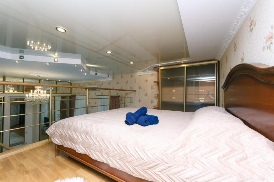 Stylish Two-Level Flat 2 Min From Khreschatyk Kiev Exterior foto