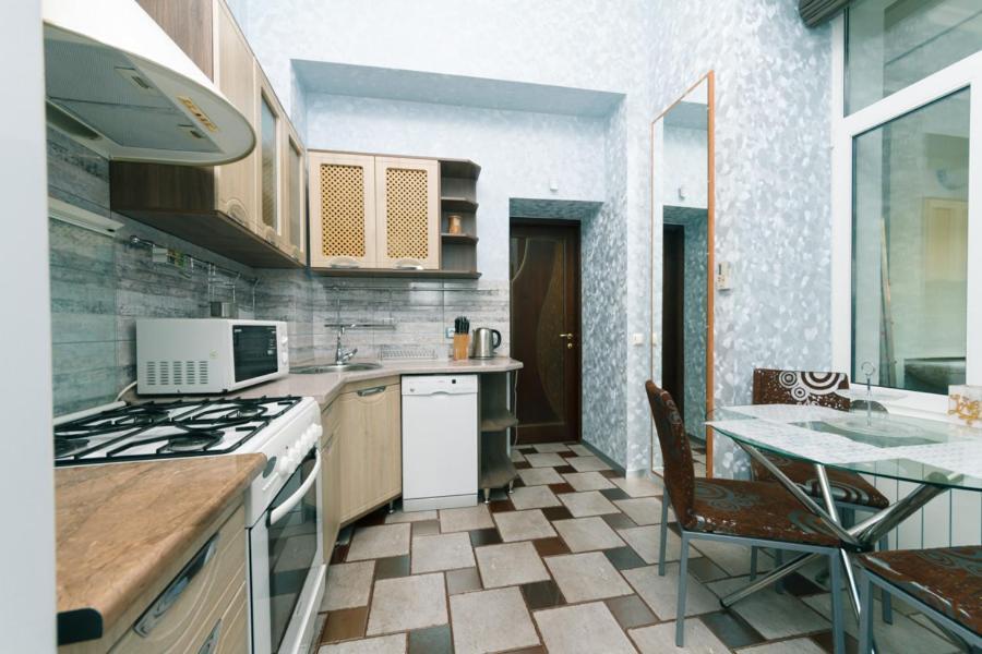 Stylish Two-Level Flat 2 Min From Khreschatyk Kiev Exterior foto