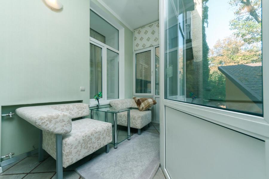 Stylish Two-Level Flat 2 Min From Khreschatyk Kiev Exterior foto